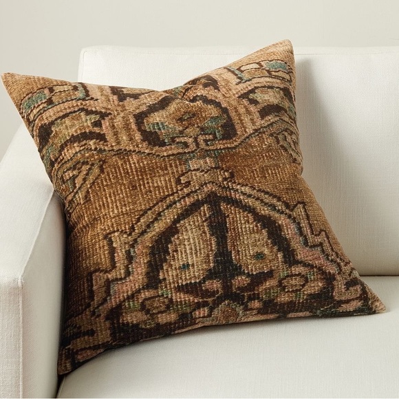 Pottery Barn Accents Nwot Pottery Barn Madan Velvet Throw Pillow